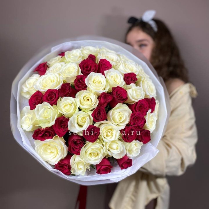 Микс из 55 роз в Дзержинске