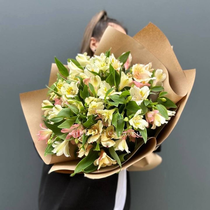 Букет альстромерий в крафте в Дзержинске