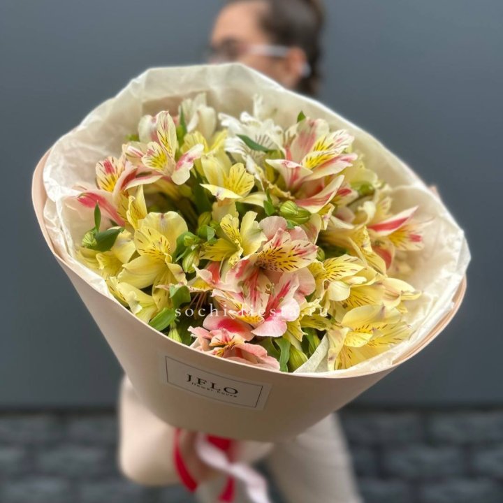 Альстромерии в нежном оформлении в Дзержинске