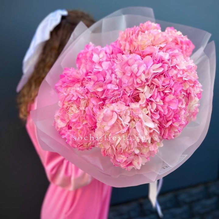 7 ярко розовых гортензий в Дзержинске