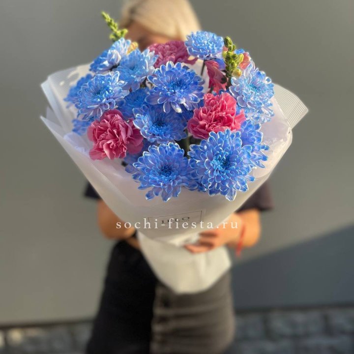 Букет сборный с хризантемой в Дзержинске