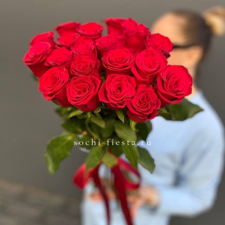 19 красных роз в Дзержинске