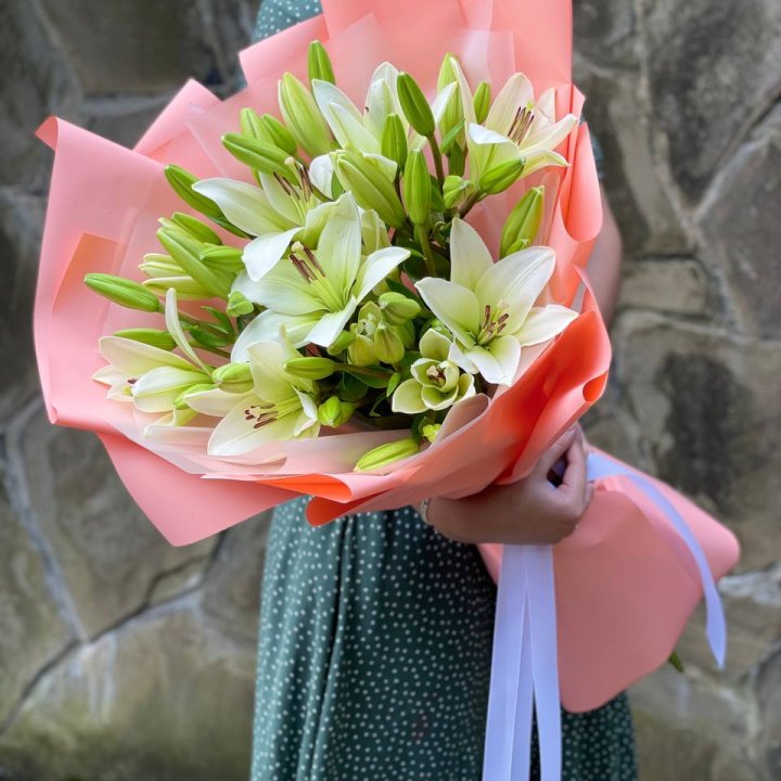 Букет из 7 белых лилий в Дзержинске