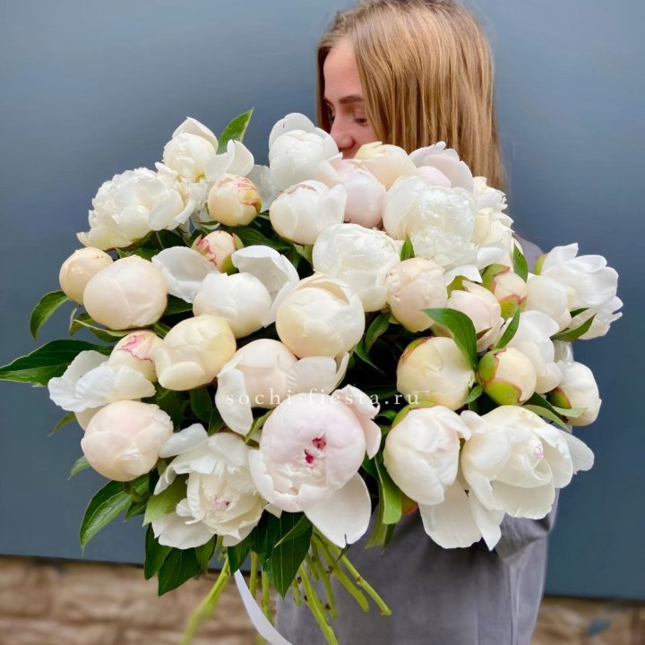 Охапка пионов в Дзержинске
