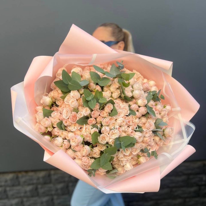 101 кустовая роза с эвкалиптом в Дзержинске