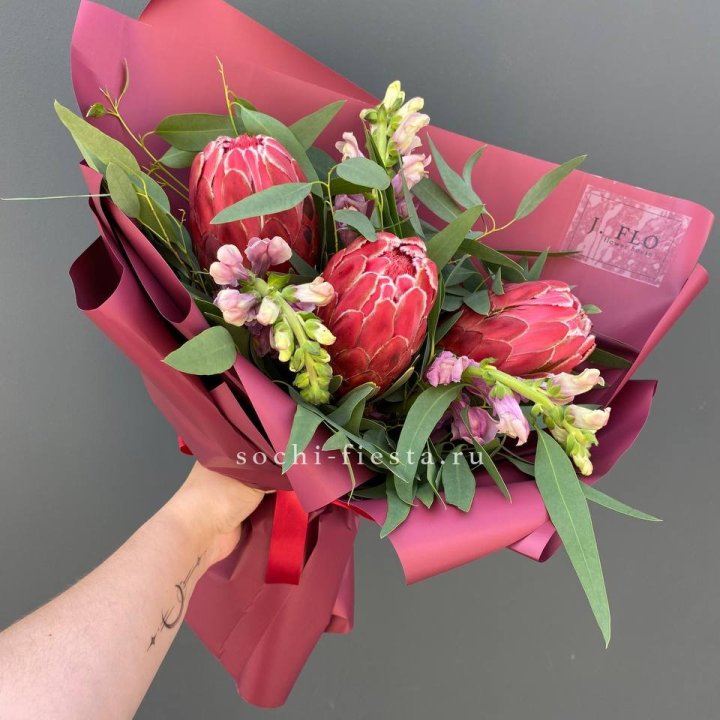 Букет из протеи "Квин" в Дзержинске