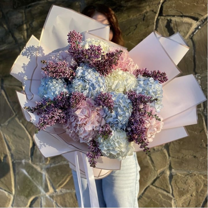 Букет гортензии с сиренью в Дзержинске