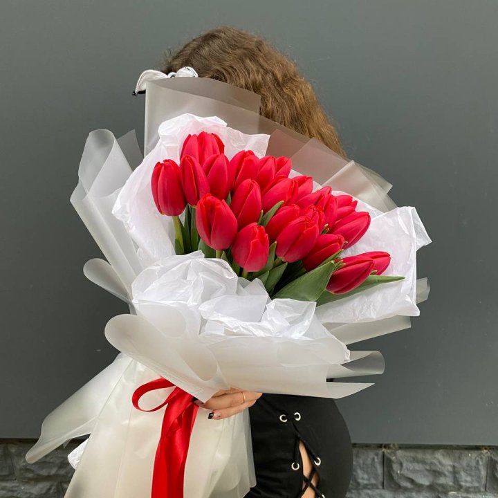  25 красных воздушных тюльпанов в Дзержинске