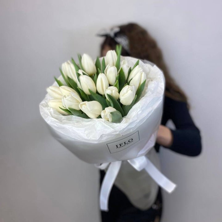  19 белых воздушных тюльпанов в Дзержинске