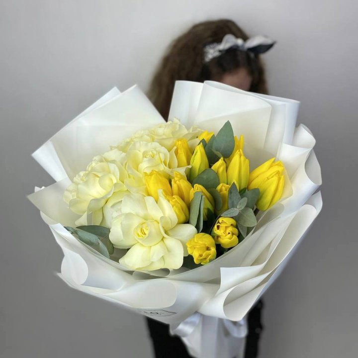 Дуо жёлтые тюльпаны и розы в Дзержинске