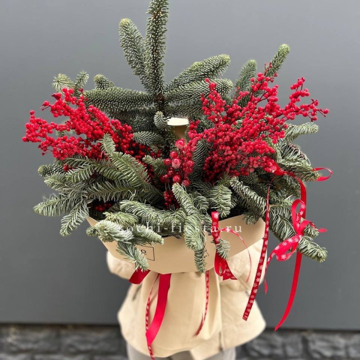 Букет нобилиса и ягод в Дзержинске