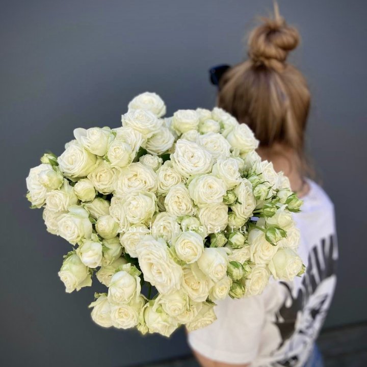 Охапка кустовых роз бомбастик  в Дзержинске