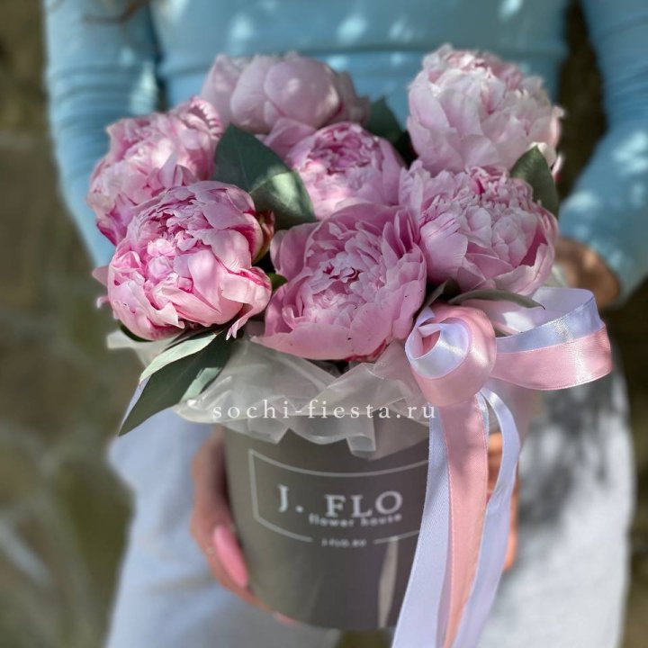 Цилиндр пионов с эвкалиптом в Дзержинске