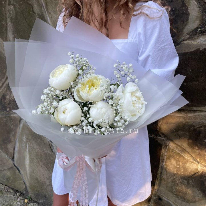Букет белых пионов "Файв" в Дзержинске