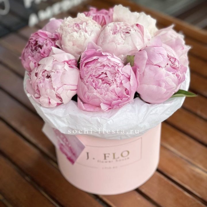 Цилиндр с пионами "Лилу" в Дзержинске