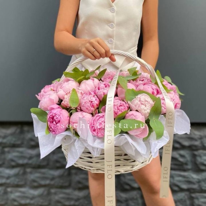 29 пионов в корзине в Дзержинске