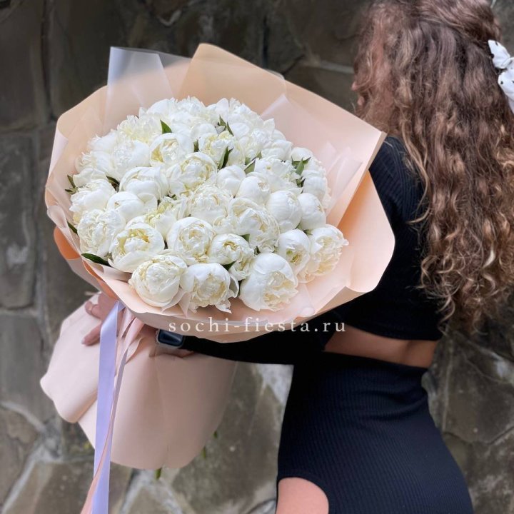 35 белых пион в Дзержинске