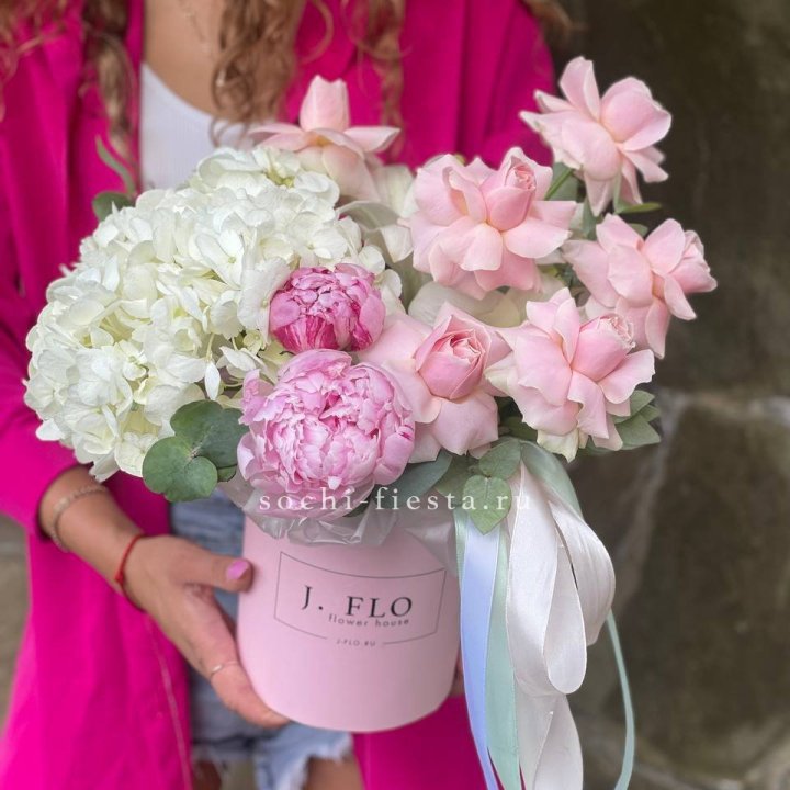 Цилиндр с пионами "Алисия" в Дзержинске