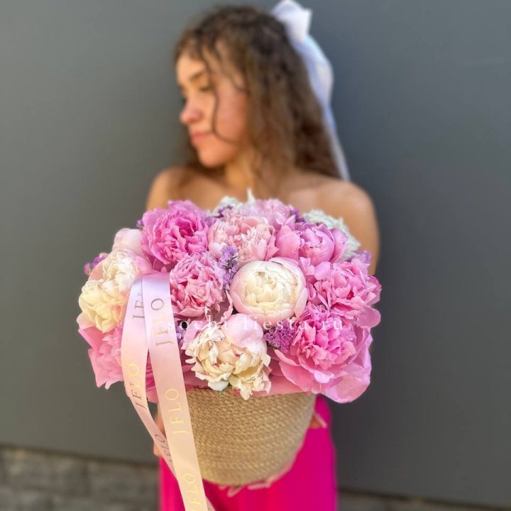 15 пионов в джутовом кашпо в Дзержинске