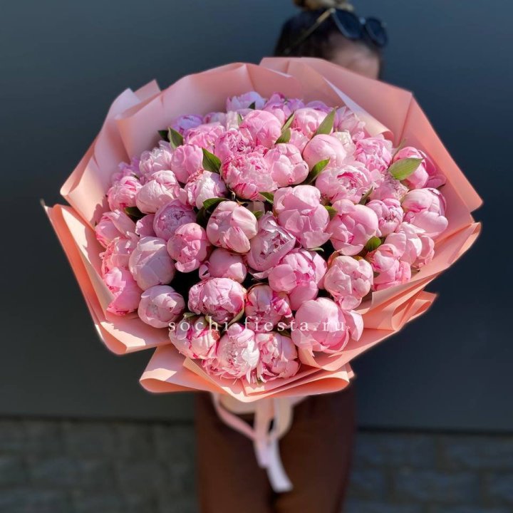 Нежный букет 51 пионов  в Дзержинске