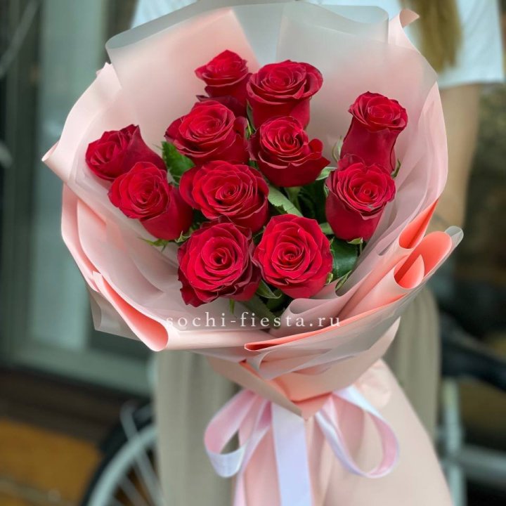 Букет красных роз "Мадам ред" в Дзержинске