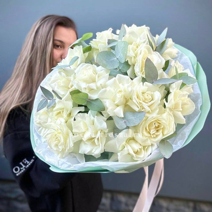 19 Белых французских роз "Ноте бьянке" в Дзержинске