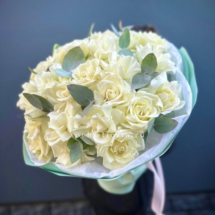25 Белых французских роз "Ноте бьянка" в Дзержинске
