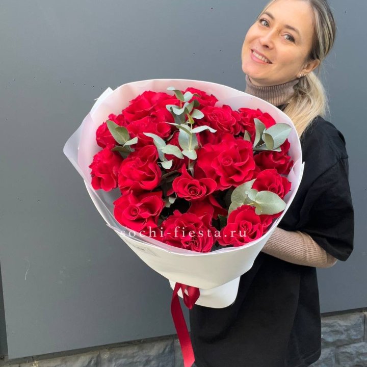 17 Красных французских роз в Дзержинске