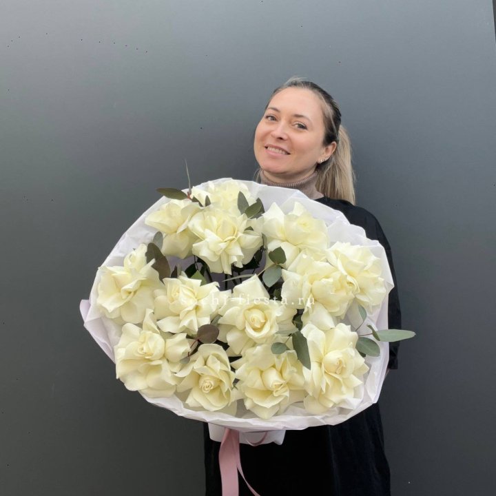 13 Белых французских роз Облако в Дзержинске