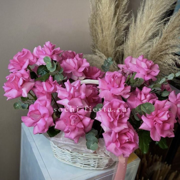 25 роз в цветочной корзине Пинк в Дзержинске