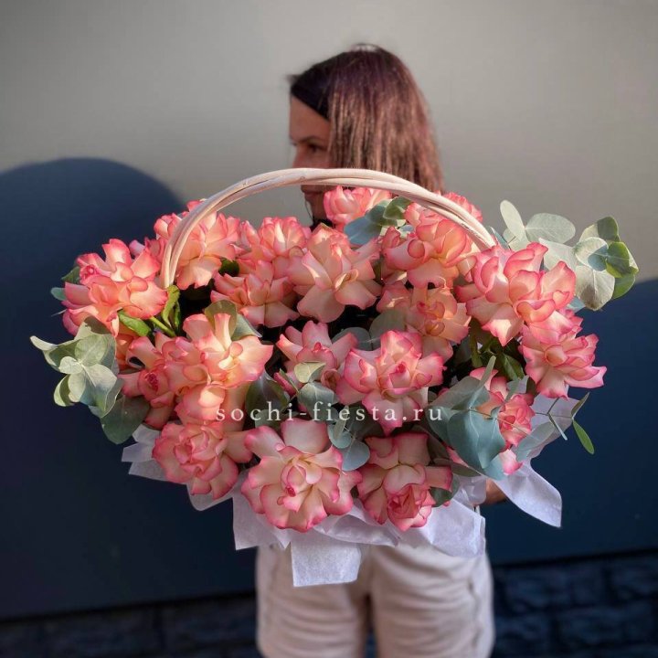 25 Французских роз Джумилия в корзине в Дзержинске