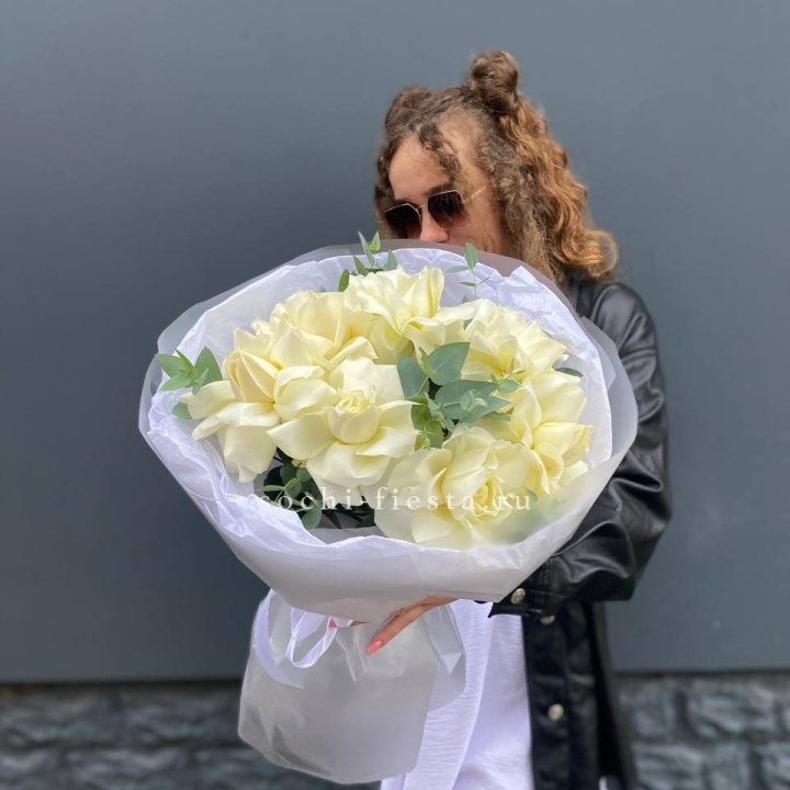 7 Белых французских роз  в Дзержинске