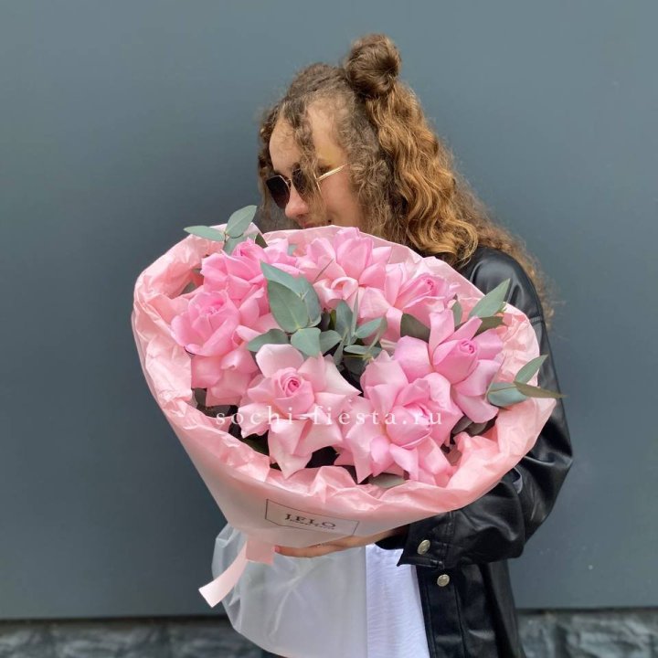 7 розовых роз в Дзержинске