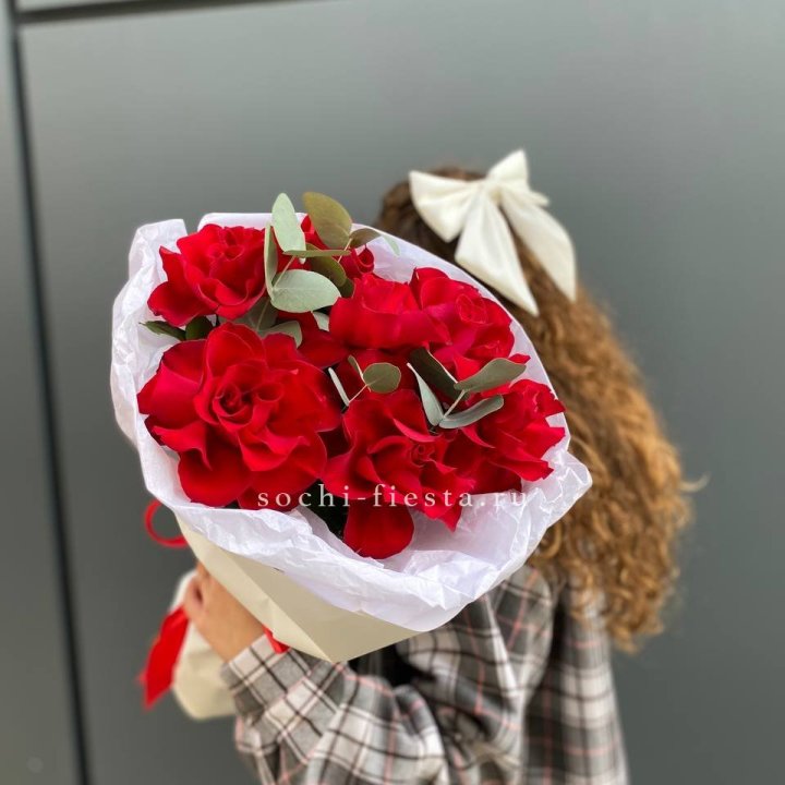 7 красных французских роз в Дзержинске