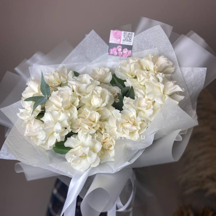 21 французских роз с эвкалиптом в Дзержинске