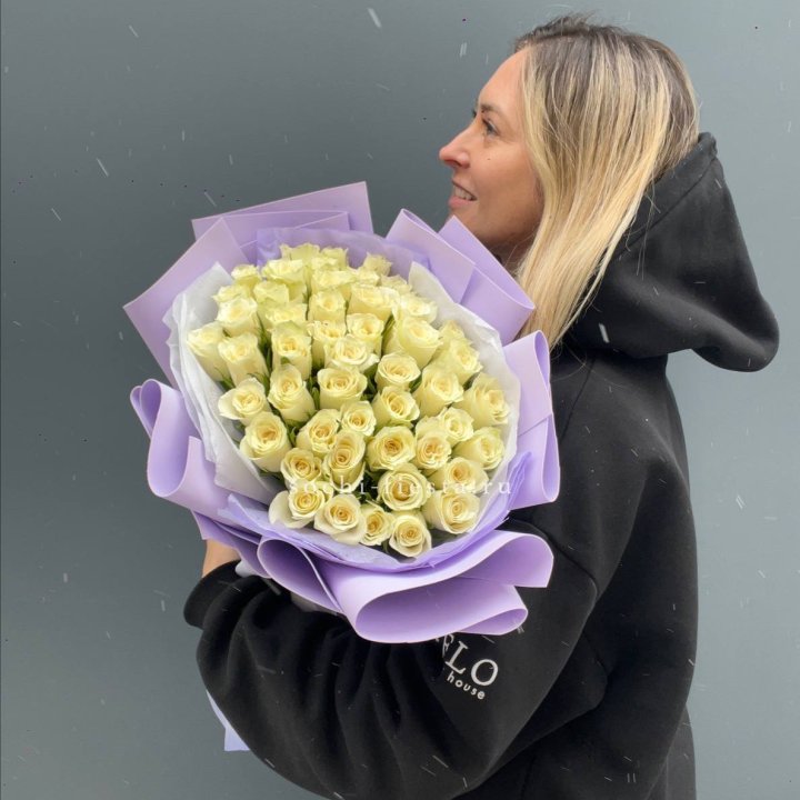 51 белая кенийская роза в оформлении в Дзержинске