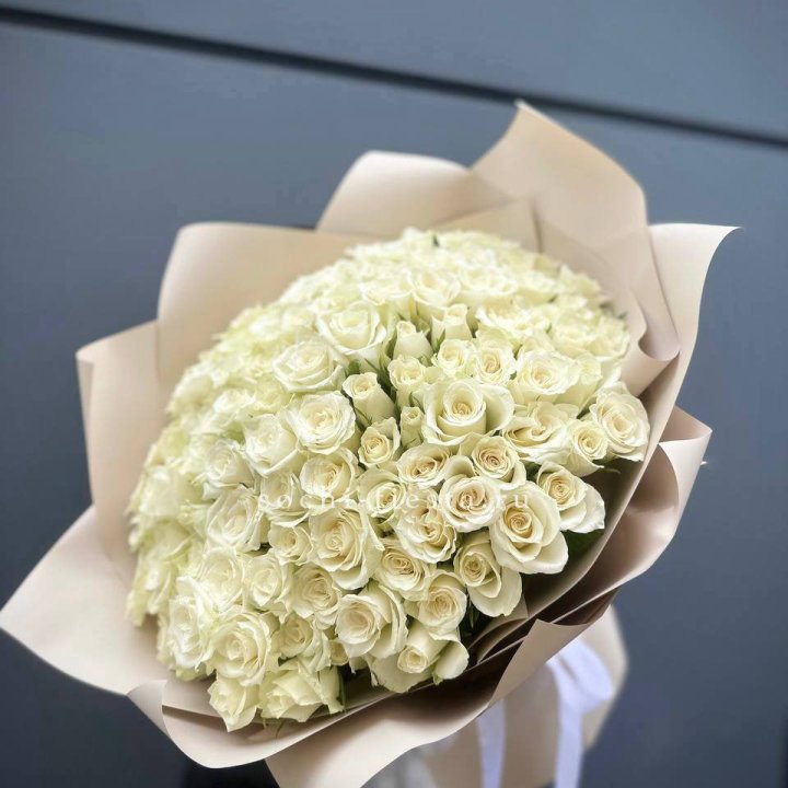 101 белая роза Атена в Дзержинске