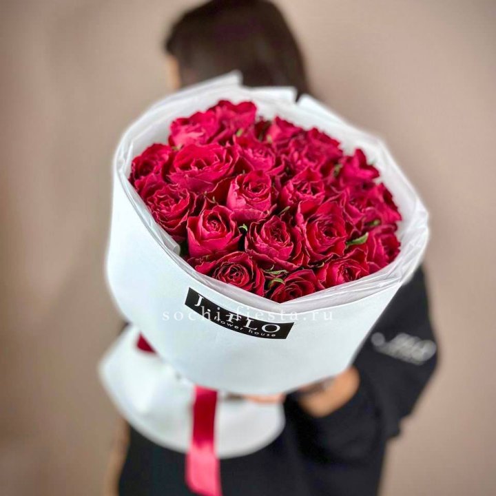 Букет красных роз мадам ред в Дзержинске