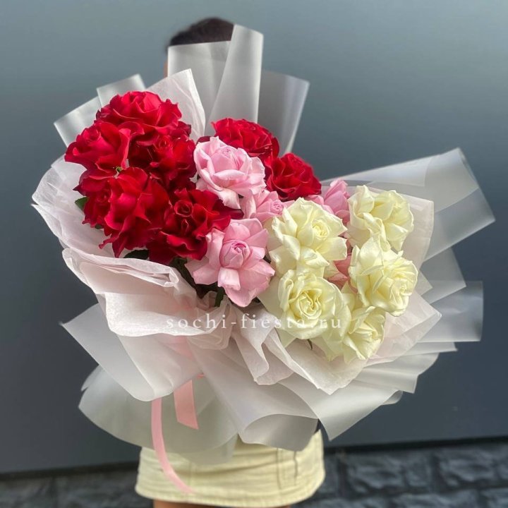 Микс из 17 роз в Дзержинске