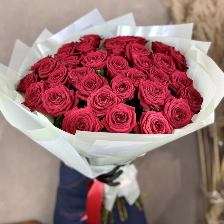 37 красных роз в Дзержинске