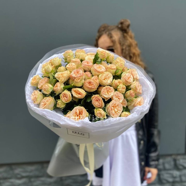 15 пионовидных роз в Дзержинске