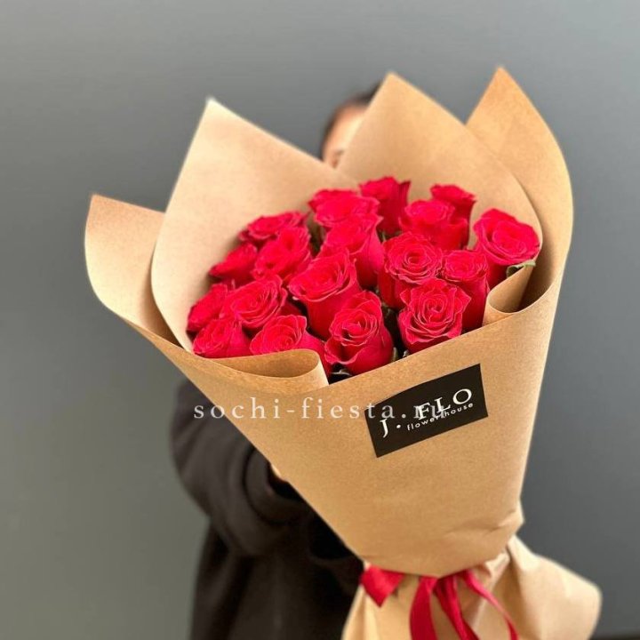 19 красных роз в крафте в Дзержинске