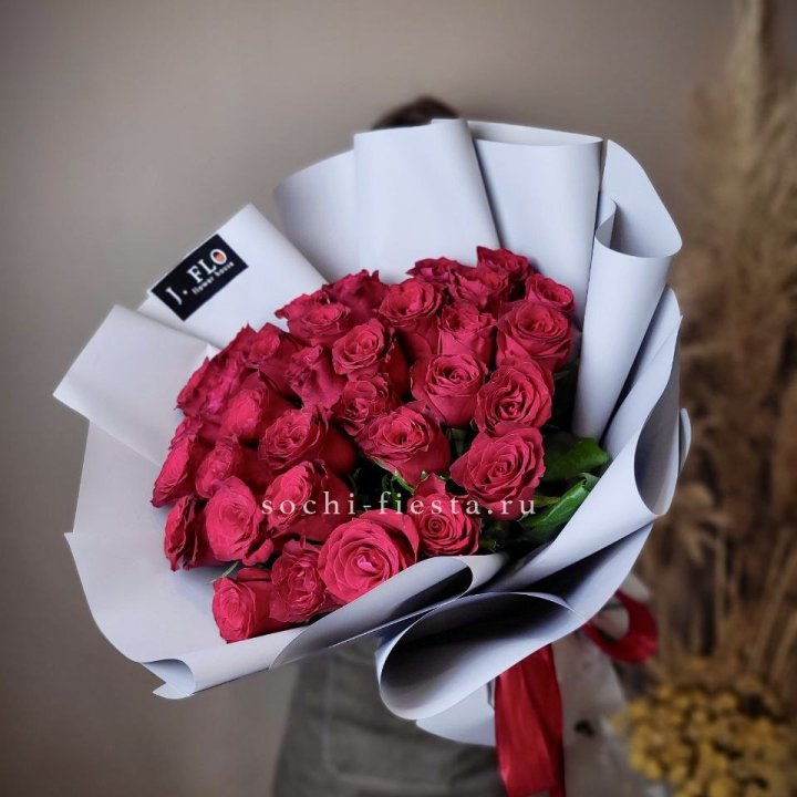 Красные розы 33 шт в Дзержинске