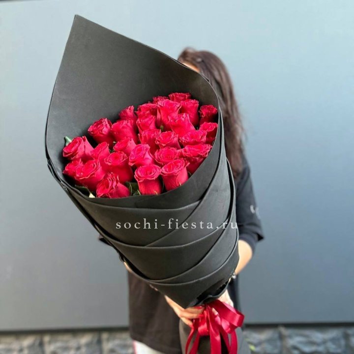 25 высоких красных роз в Дзержинске