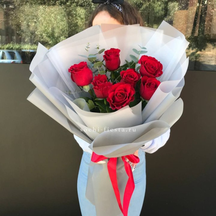 7 красных роз с эвкалиптом  в Дзержинске