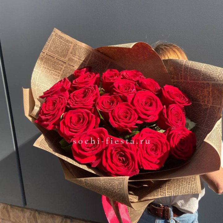 19 красных роз Леди Крафт в Дзержинске