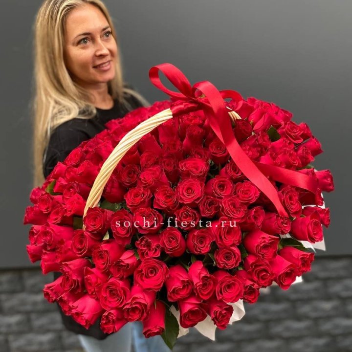 151 красная  роза в корзине в Дзержинске