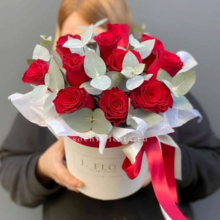 11 роз в шляпной коробке в Дзержинске