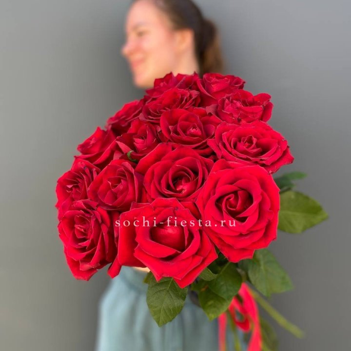 15 красных роз под ленту в Дзержинске
