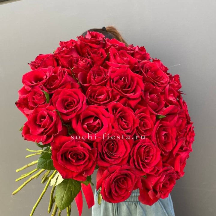 35 красных роз под ленту в Дзержинске